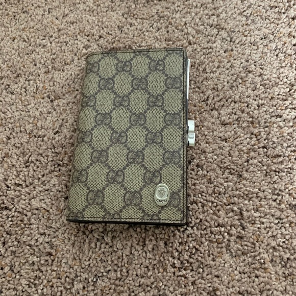 Gucci Handbags - Gucci wallet